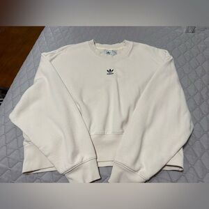 Adidas Adicolor Essentials fleece crewneck sweatshirt in Wonder White.